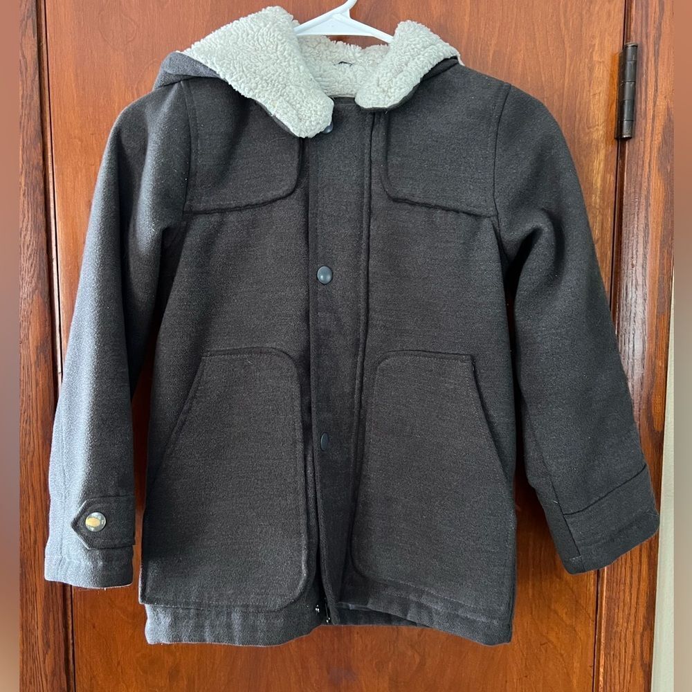 LondonFog Boys warm coat w/ hood Size 8 wrist buttons worn shown in pictures